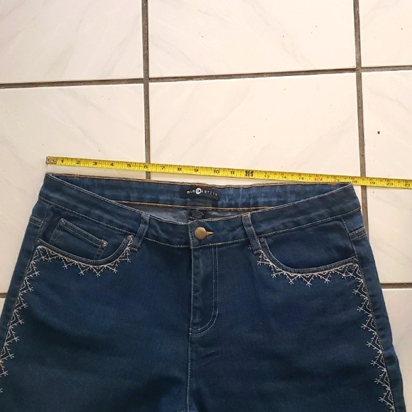 Brand new "Blue Identity" shorts with stitched pattern - Picture 6 of 9